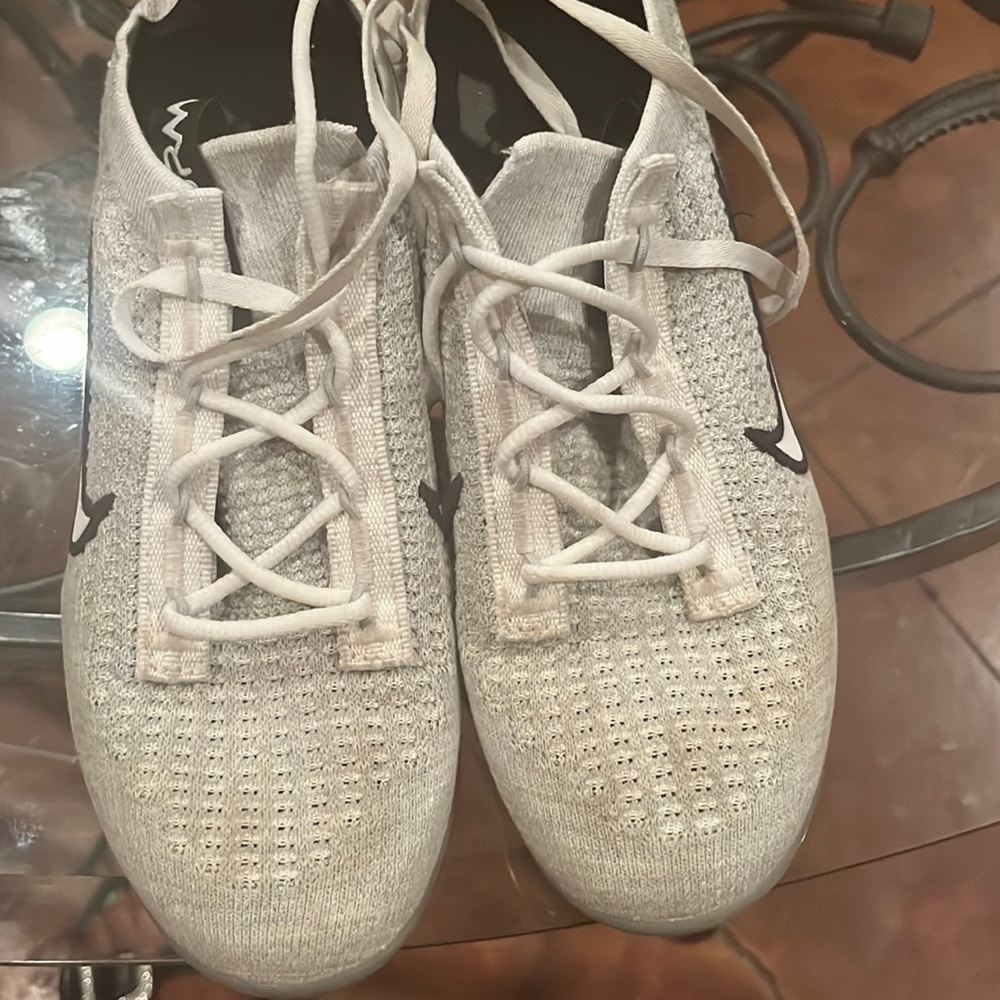 Nike Kids Sneakers in White and Black